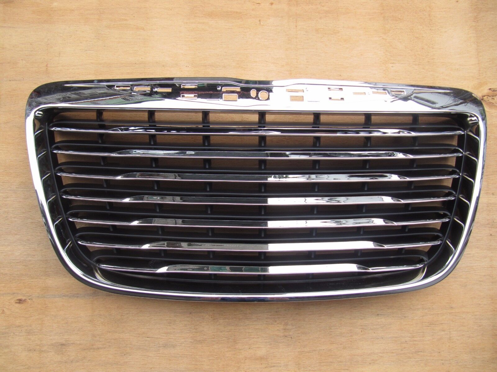 Fit For Chrysler 300 300C Grille 2011-2014 Chrome & Black CH1200351 O/E Style