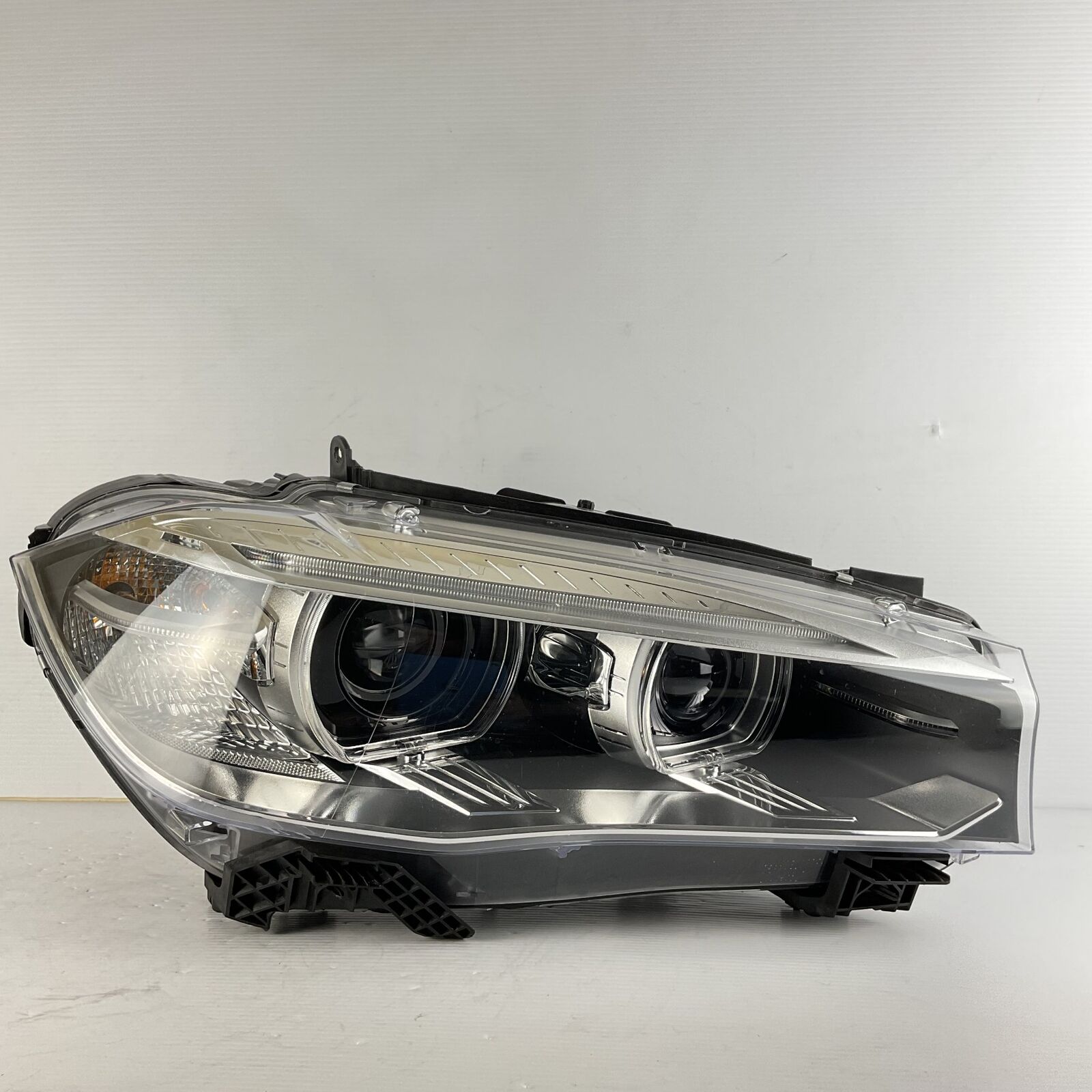 2015-2019 BMW X6 M Right Passenger Side Headlight Xenon OEM 63117317110