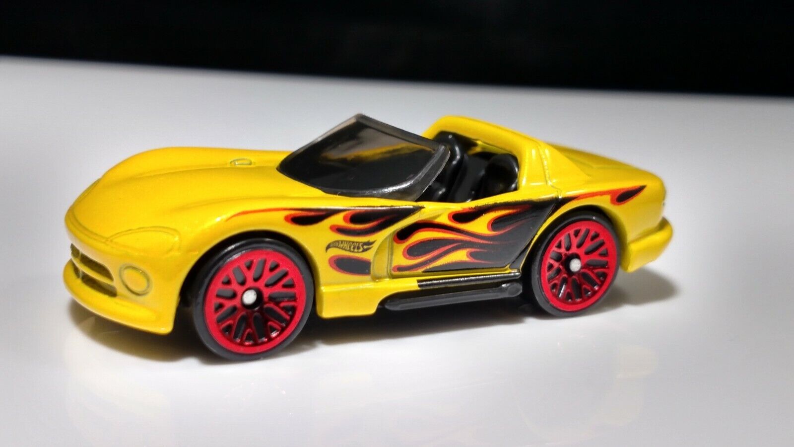 HOT WHEELS  5 Exclusive PACK DODGE VIPER RT/10 YELLOW LW LOOSE