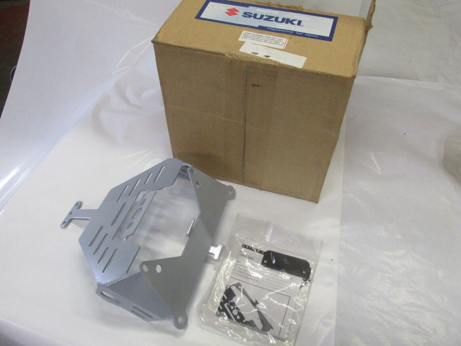 New OEM Suzuki LICENSE PLATE BRACKET SV650 /S SV1000S 2003-2008