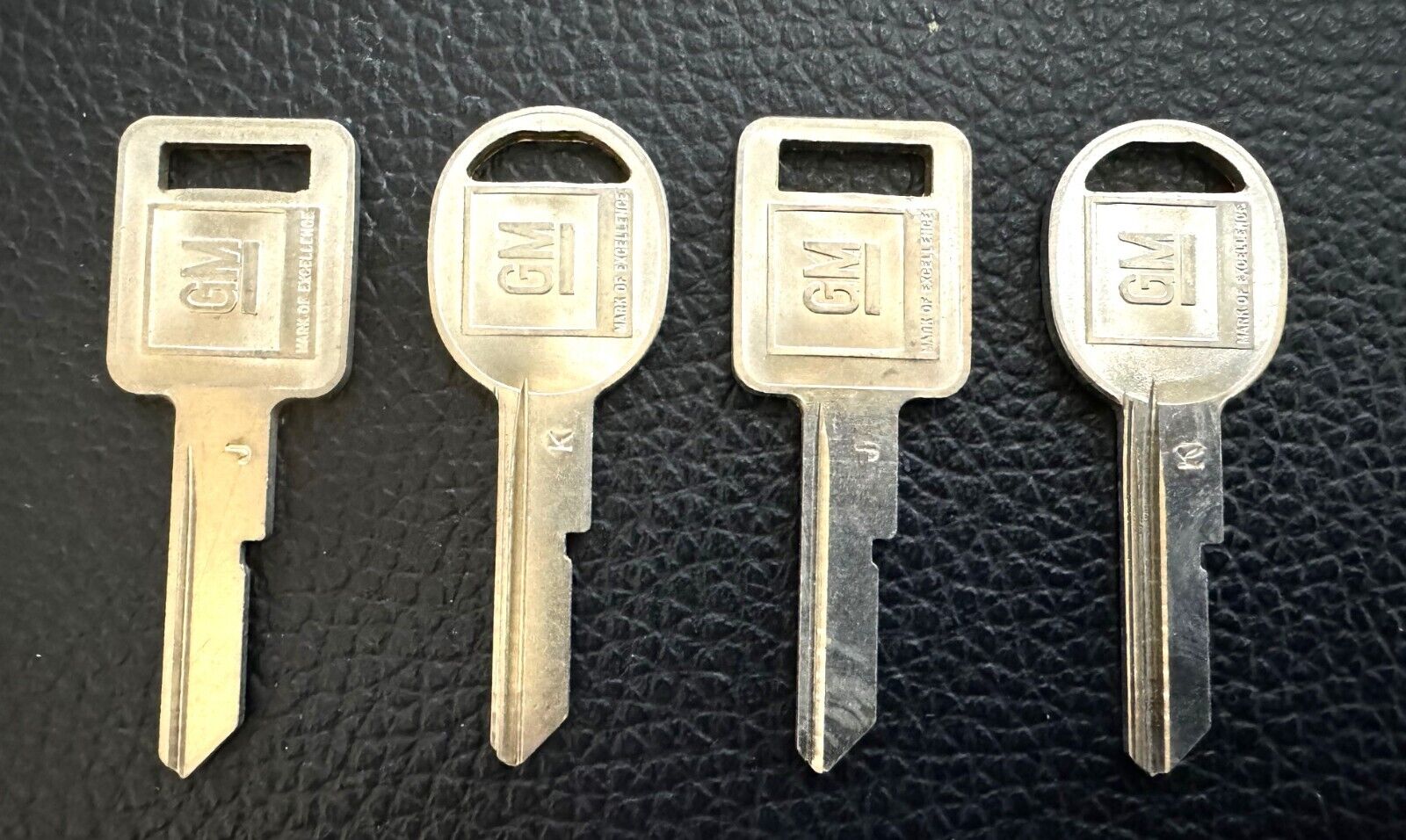 4 NEW GM Logo OEM J IGNITION & K DOORS/TRUNK Key Blanks Uncut 320470 + 320471