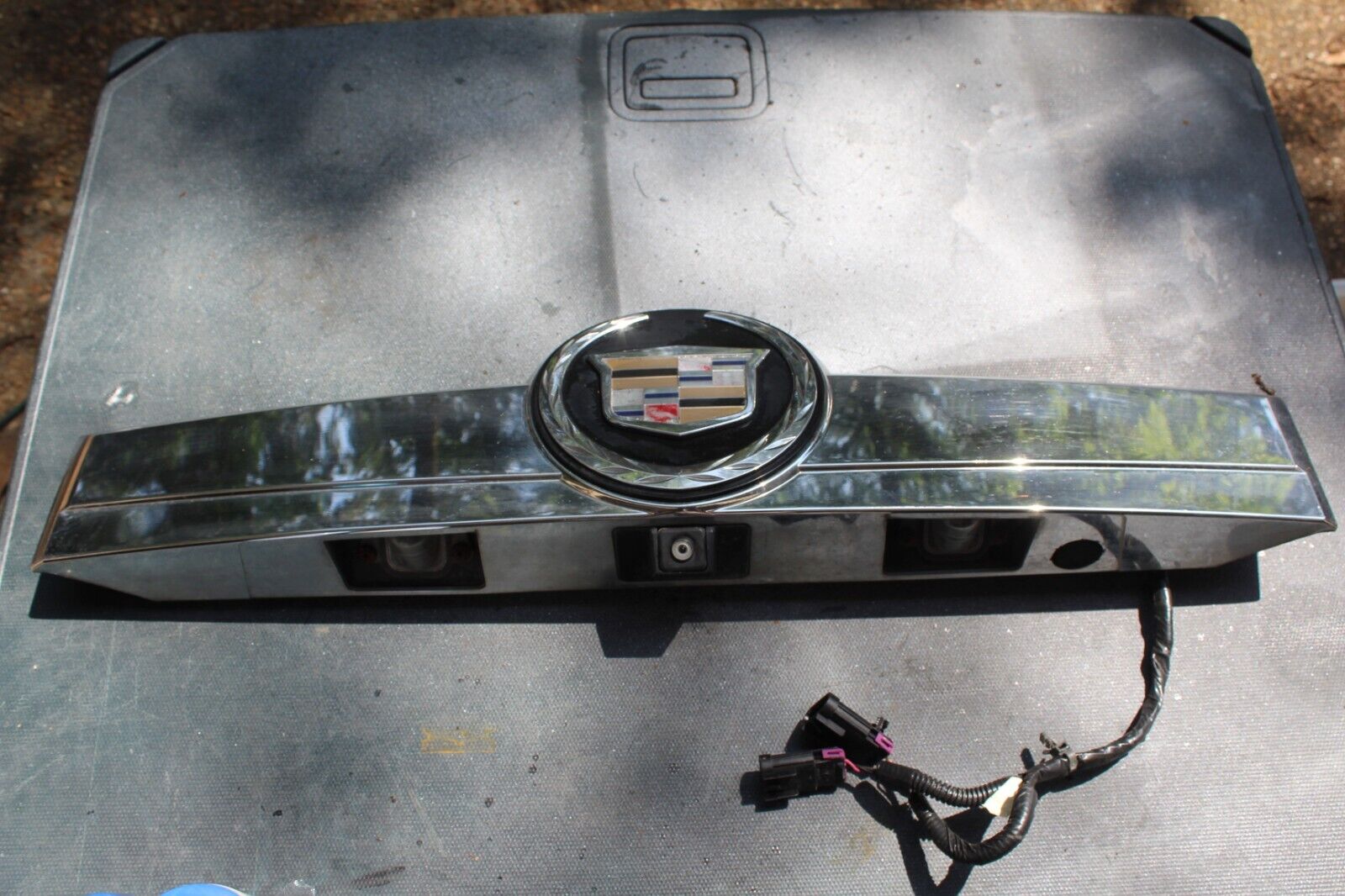 2007 to 2014 Cadillac Escalade Rear Liftgate Trim Molding W/Camera 08 09 10 11