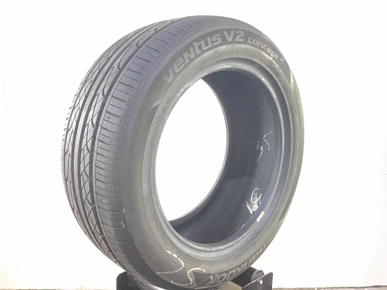 P225/50R16 Hankook Ventus V2 Concept 2 92 V Used 9/32nds