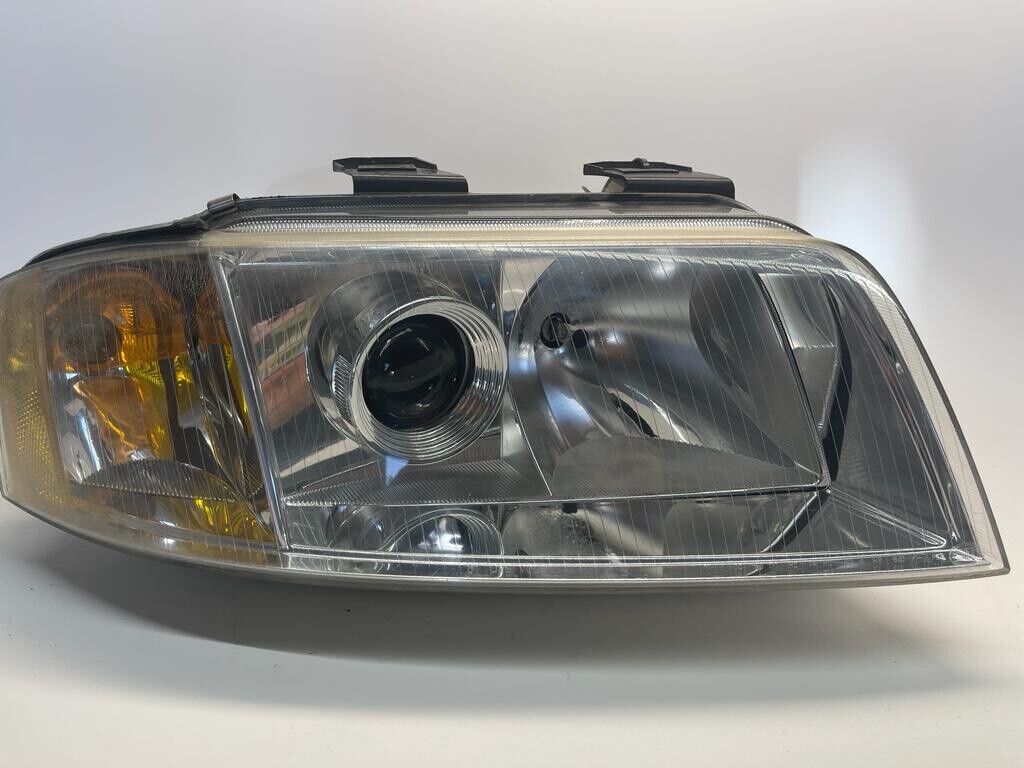 1998 - 2001 Audi A6 Right Headlight 
