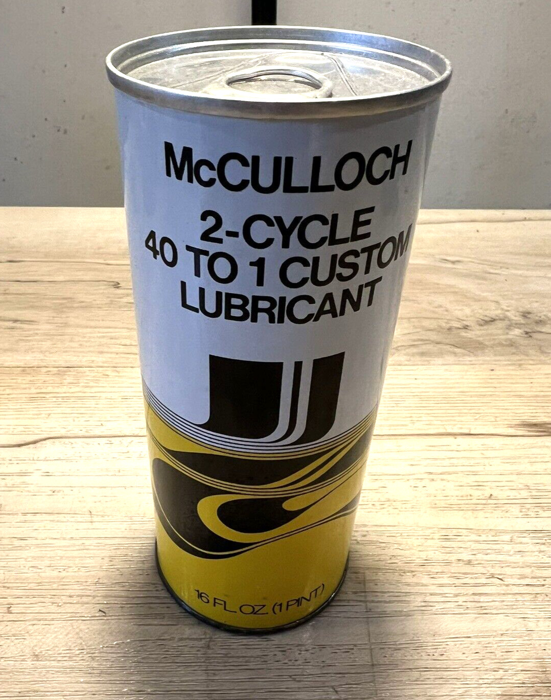 McCulloch 40 to 1 full 16 oz 2-stroke oil can vintage outboard vintage chainsaw