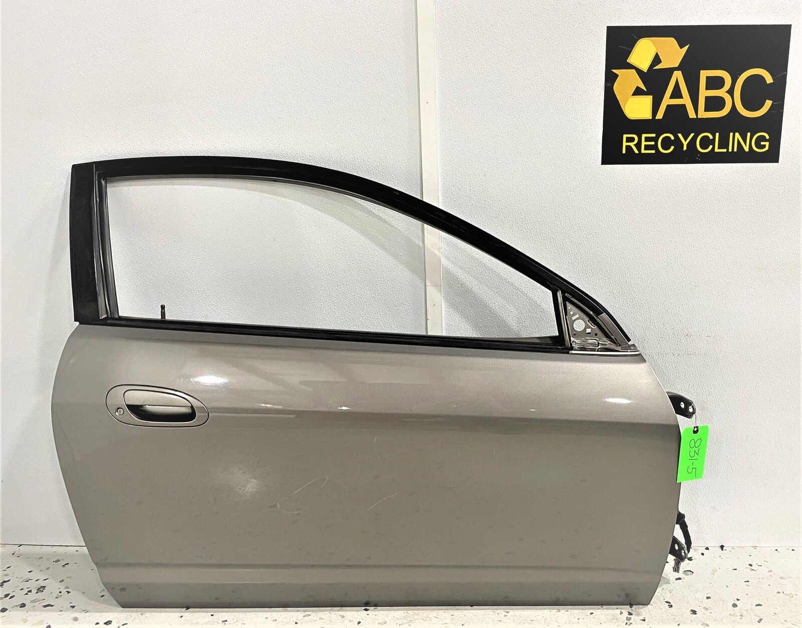 2002-2005 Acura RSX Right Front Door Champagne Mist Pearl YR537P