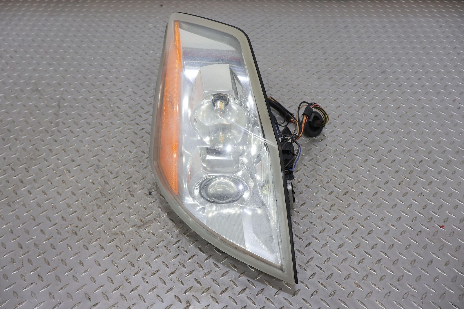 06-09 Cadillac XLR Used OEM Xenon HID Right Passenger Headlight Light Lamp Notes