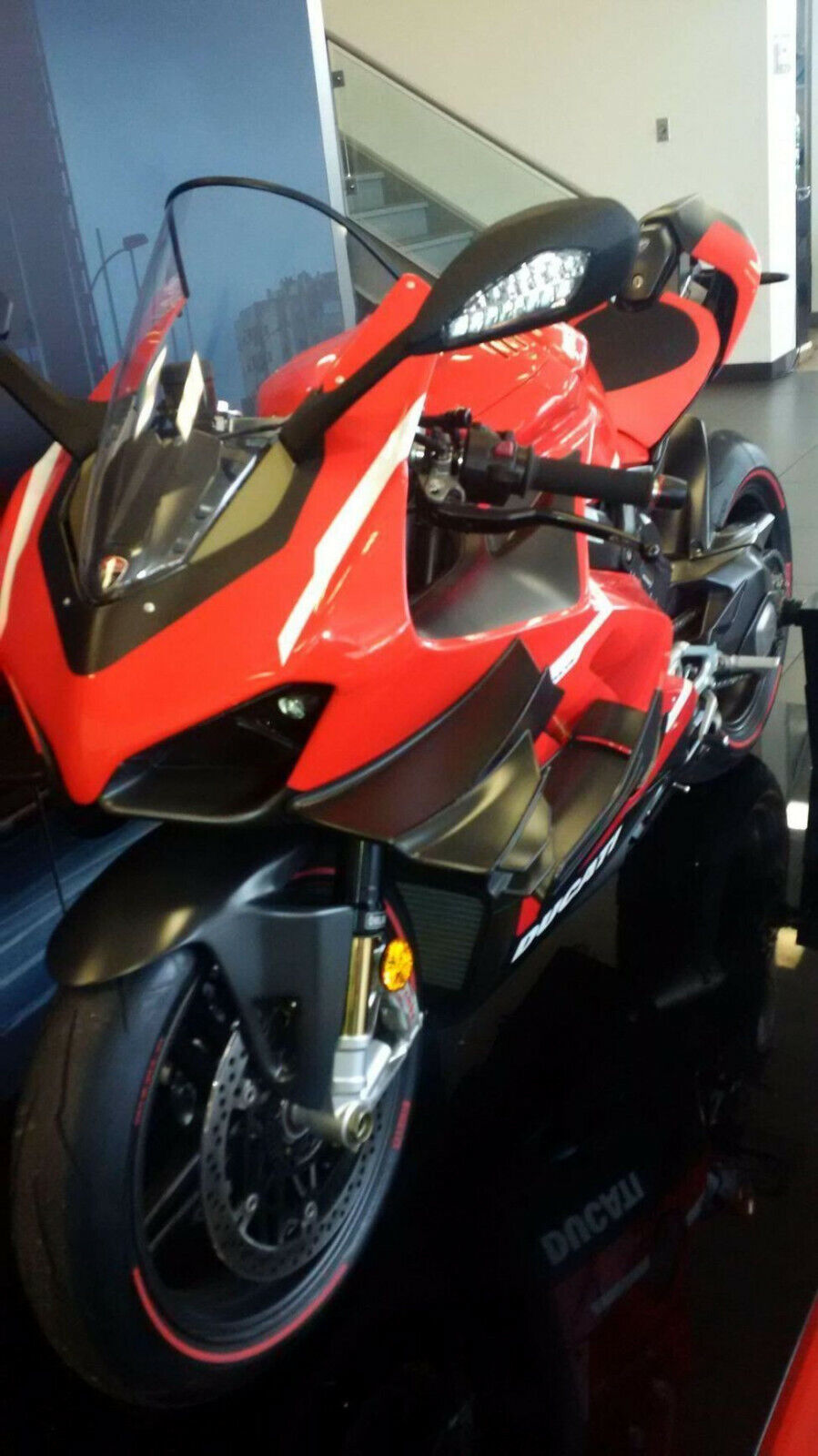 2021 Ducati Superleggera used 700 kms. as new Factory Warranty Akrapovic Exhaust