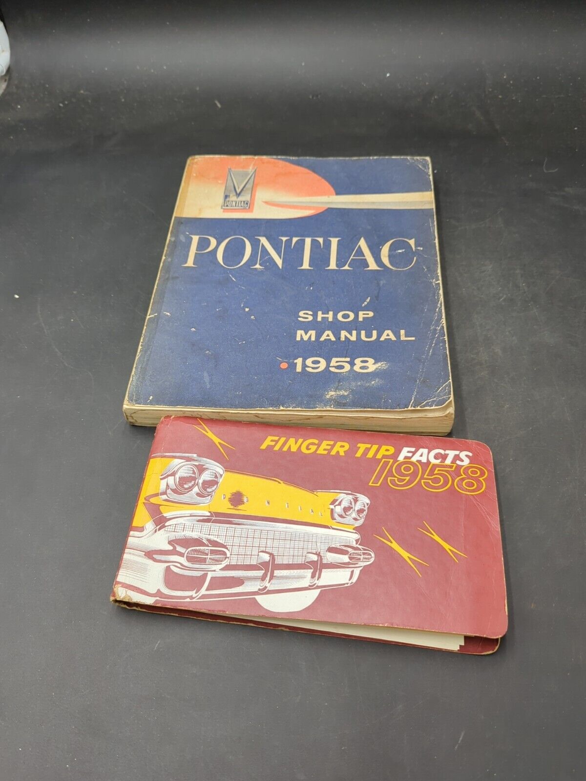 1958 Pontiac Finger Tips Facts Book Album Dealer Rare Original With Shop Manual