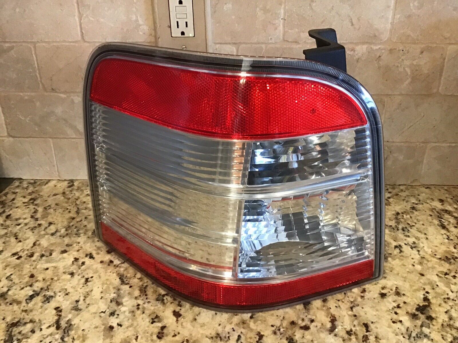2008 2009 Ford Taurus X Tail Light Left (driver Side) WITH BULBS
