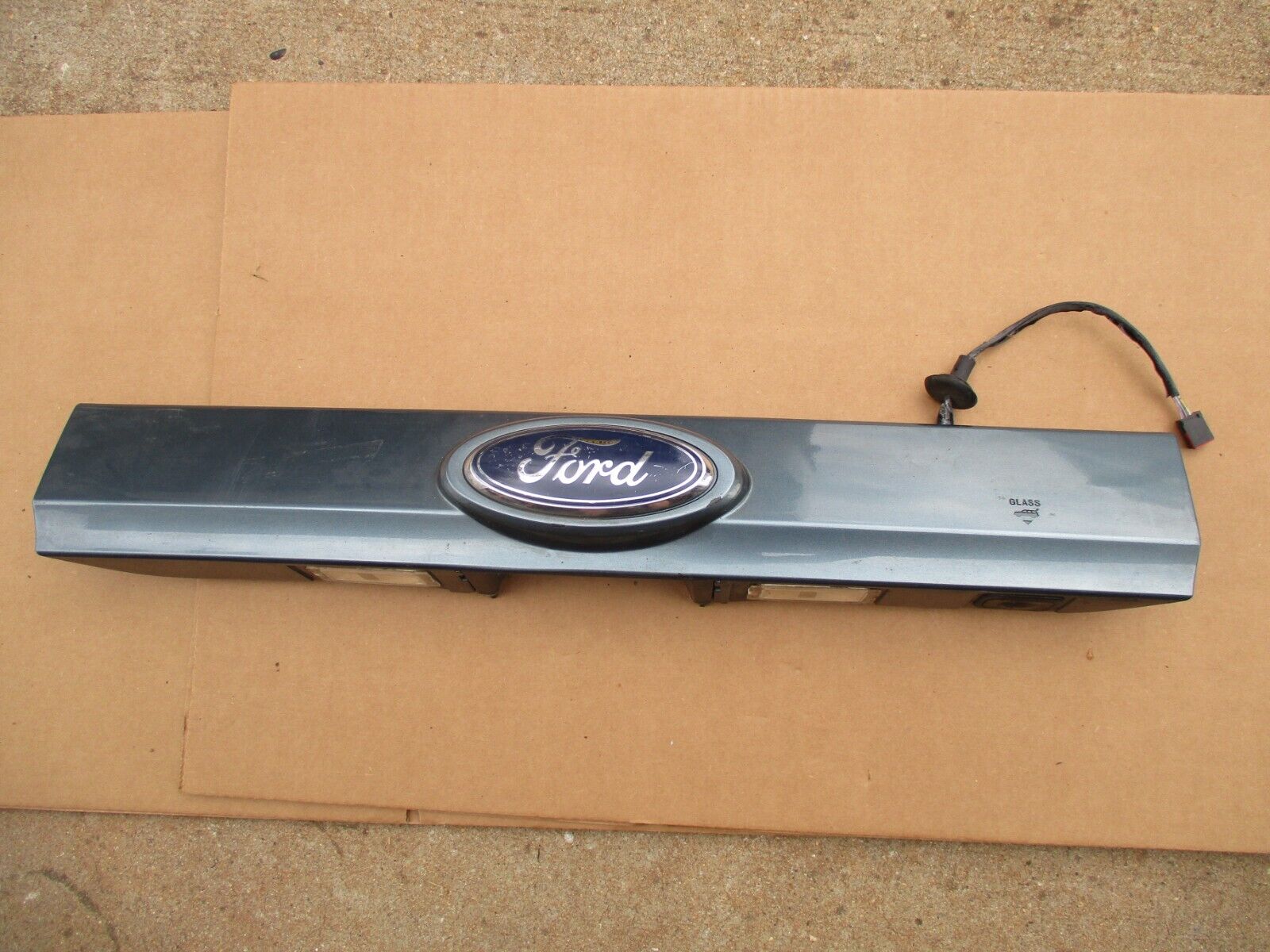 2008 2009 10 11 2012 FORD ESCAPE REAR TRUNK LID HATCH LICENSE PLATE MOLDING OEM