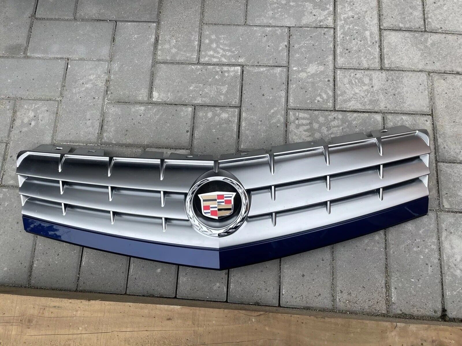 04-08 Cadillac XLR Front OEM Upper Silver Grille (Xenon Blue)  Very Nice Shape